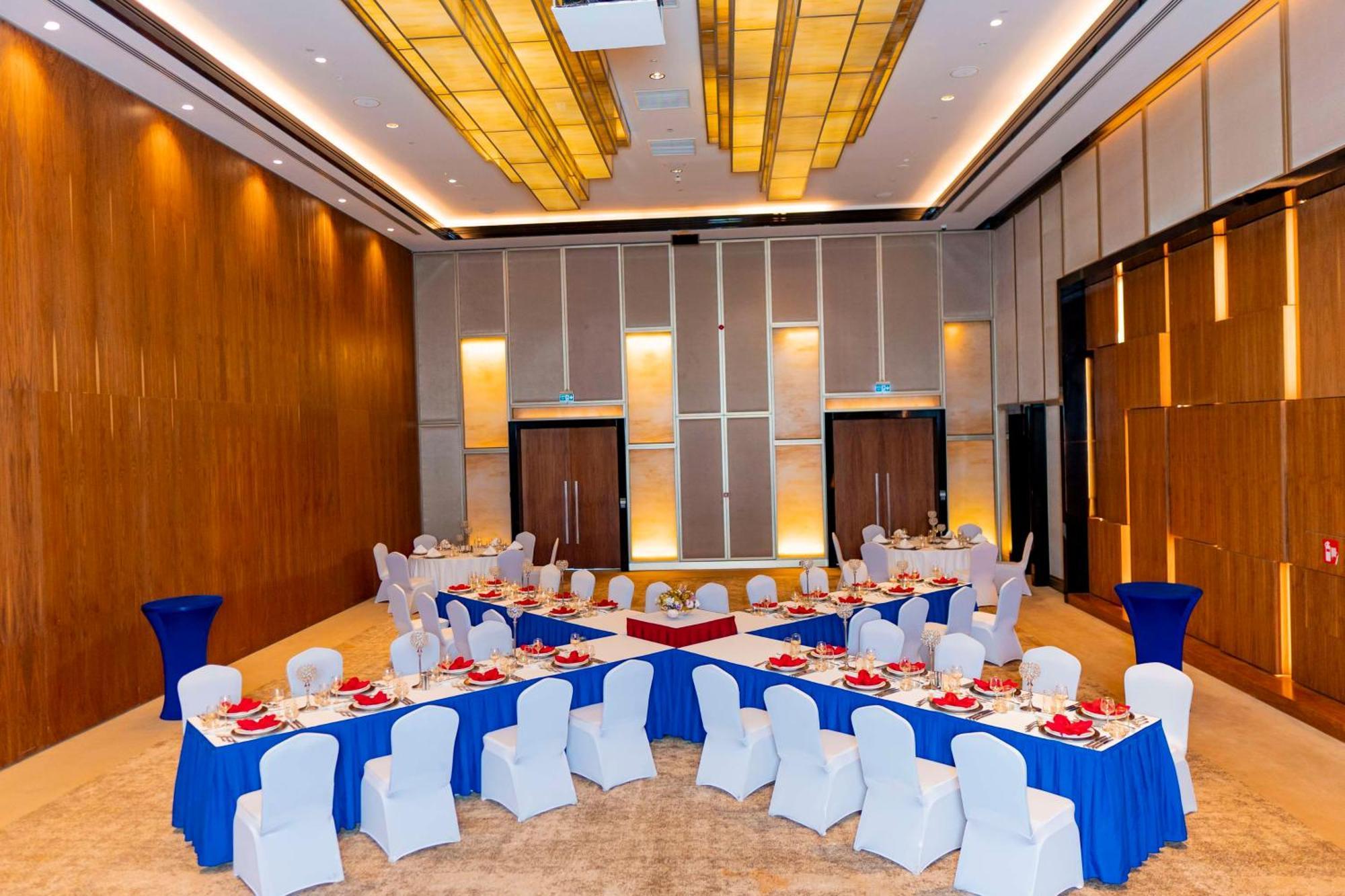 Radisson Blu Hotel & Conference Center, 尼亚美 外观 照片