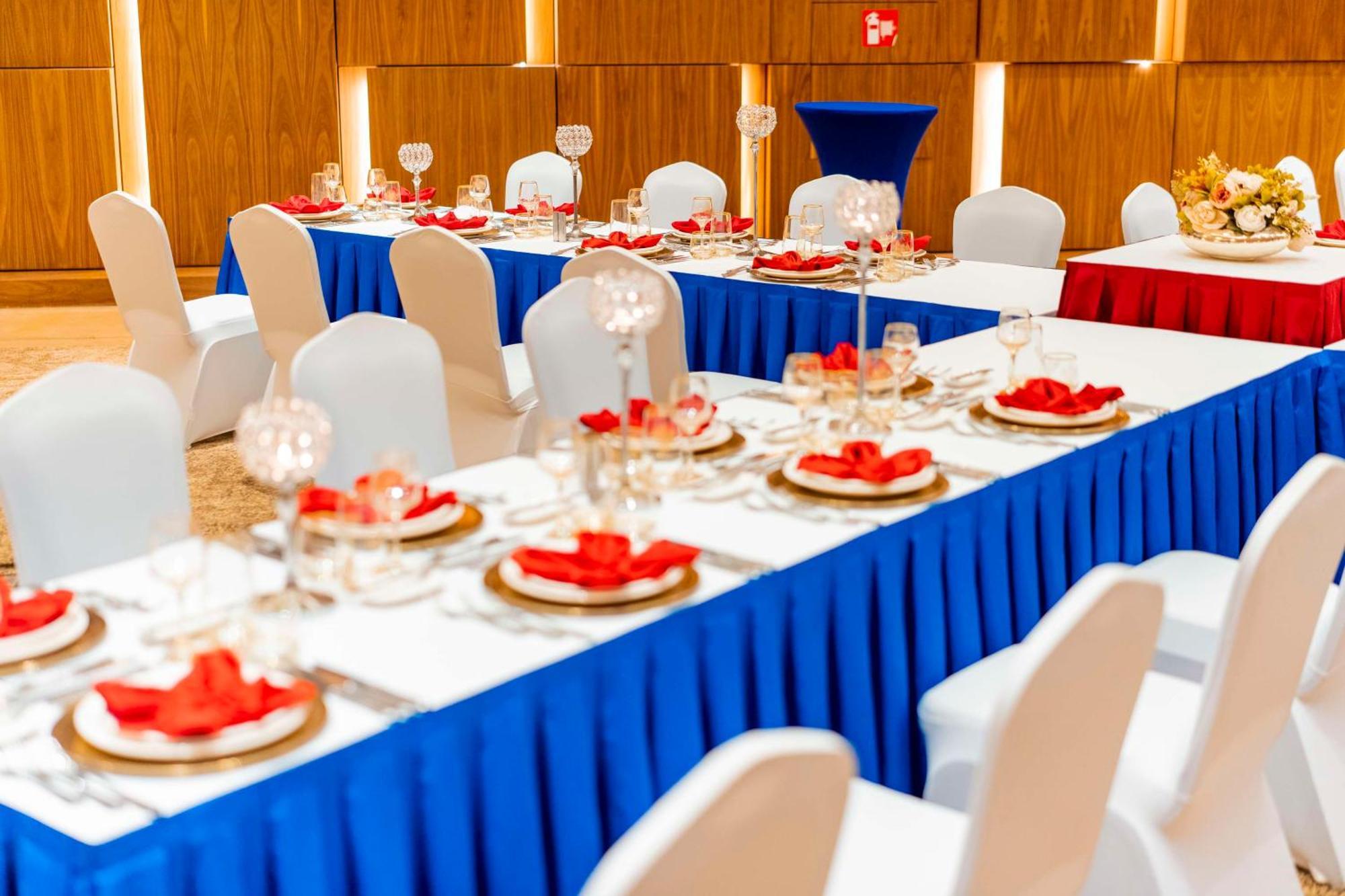 Radisson Blu Hotel & Conference Center, 尼亚美 外观 照片