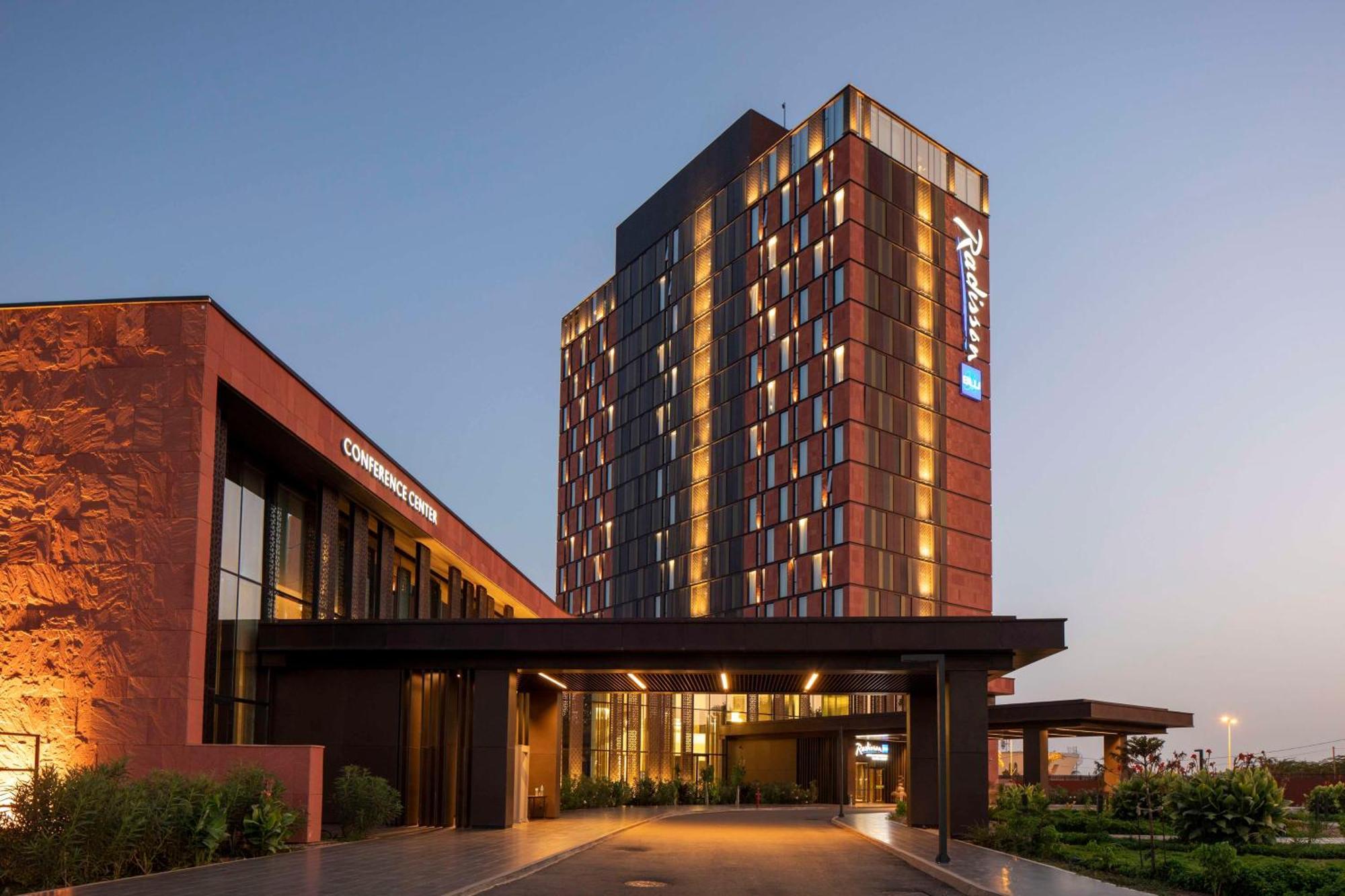 Radisson Blu Hotel & Conference Center, 尼亚美 外观 照片
